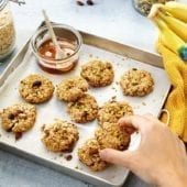 Chuncky oatmeal cookies with Chiquita banana and blueberry